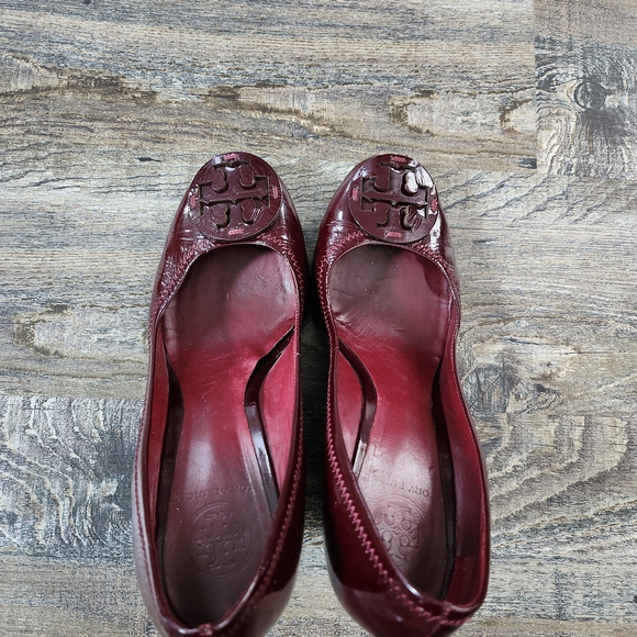 Tory Burch Burgundy Patent Leather Wedge Pumps, Made In Brazil, Women's Size 9.5 - Picture 6 of 13
